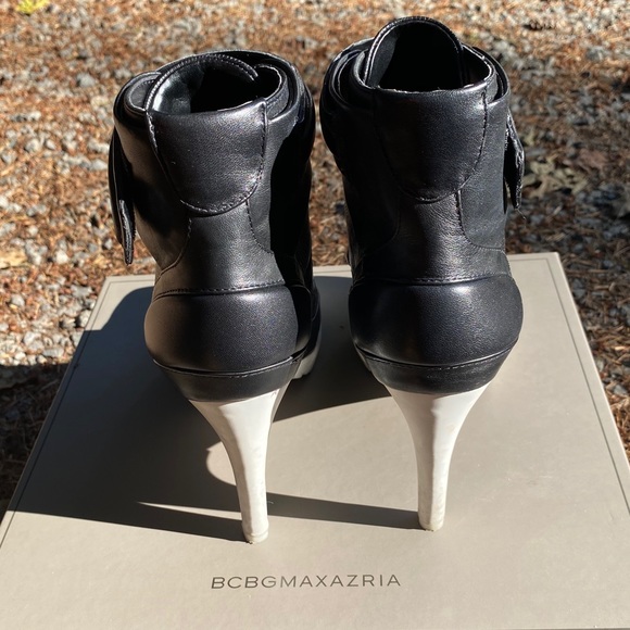 BCBGMaxAzria Ma-Powe Boots - Picture 5 of 8